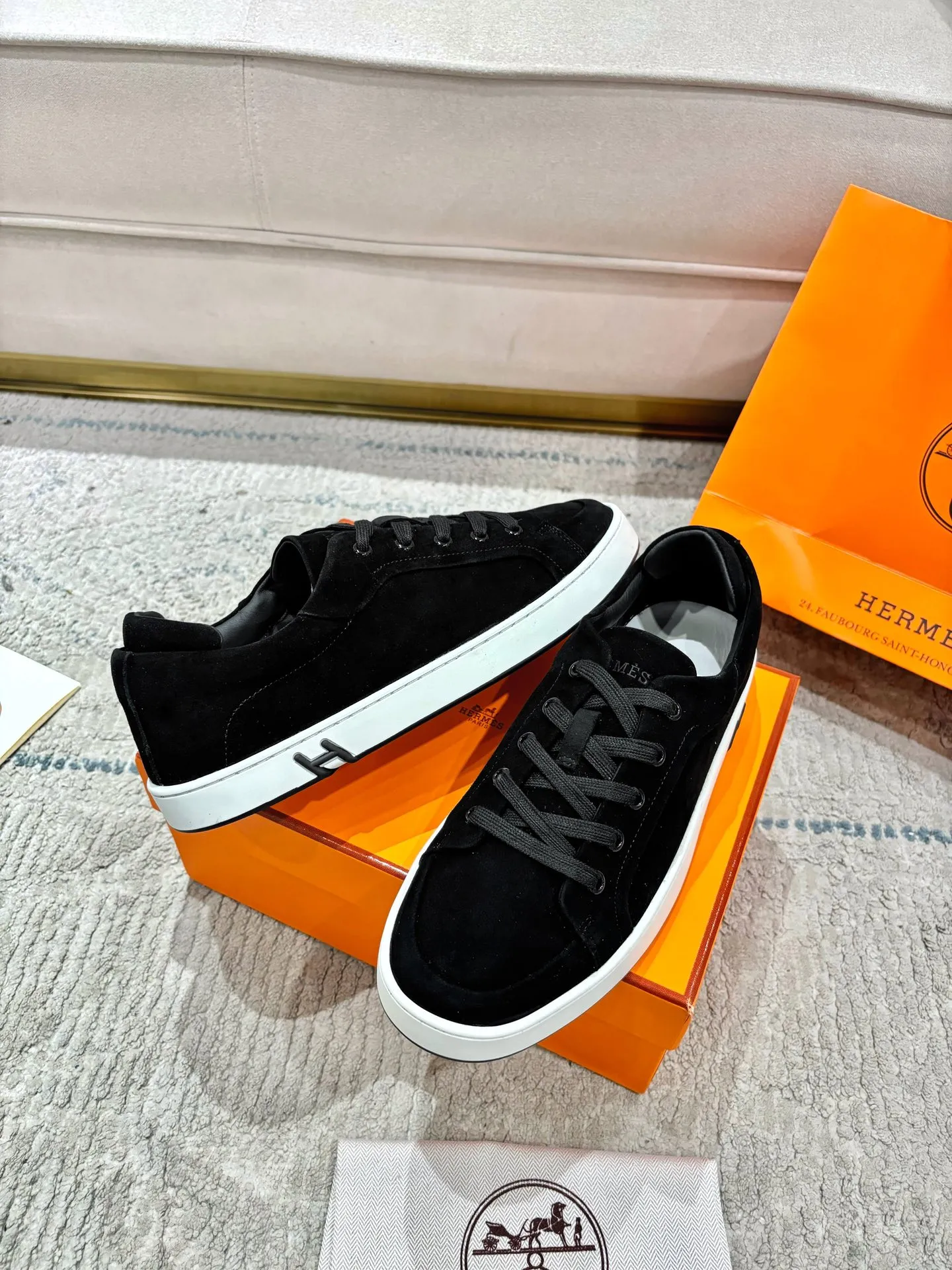Factory direct sales p640🐘🐘Women's shoes Women's clothing Men's ➕10 Hermes·Hermès 2025ss new Lucky series men's leather loafers casual sports shoes for women Top version 🔝Original purchase, development and production👍🏻 This Hermès sports shoe is made of calfskin and suede goatskin, with iconic "H" details on the side, creating a dynamic and fashionable style. 💘 💜Material: original imported first-layer cowhide 💛Inner lining: original customized soft sheepskin 💚Sole: original molded non-slip TPU outsole ❤️Sole thickness: about 2.5cm 🤍Number of yards: 35-45👣 (40 for women and 45 for men, custom-made and non-refundable